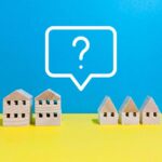 家の模型に「？」が浮いている
