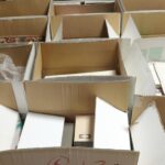整理した遺品を入れた段ボール